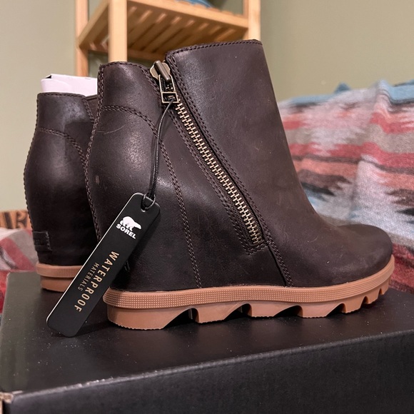 Brand New leather Sorel Joan of Arctic wedge II Zip Booties - Picture 7 of 15